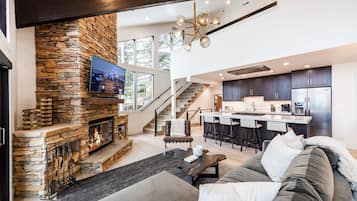 Smart-TV, Kamin, Videospiele, DVD-Player