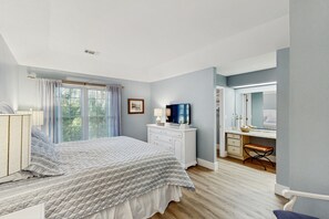 3 Schlafzimmer, Schreibtisch, Bügeleisen/Bügelbrett, WLAN