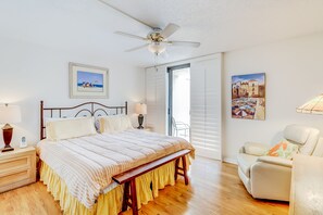 2 bedrooms, iron/ironing board, internet, bed sheets - Luxurious Condo with Lagoon Views, Shared Pool, Tennis & Playground (Hilton Head)