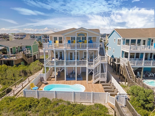 Luxury Oceanfront Retreat: Concierge Beach Tent Service, Private Pool & Elevator