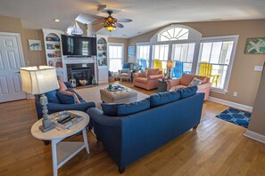 Smart TV, fireplace, DVD player