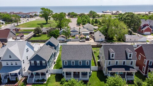 Big, Beautiful & Beachside Bliss - Sleeps 10!
