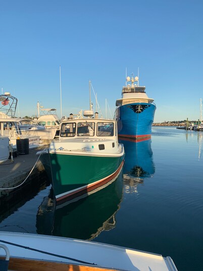  Unique Marina Side Condo With Great Views And Fun Atmosphere!