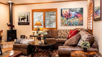 Smart TV, chimenea, videojuegos y reproductor de DVD