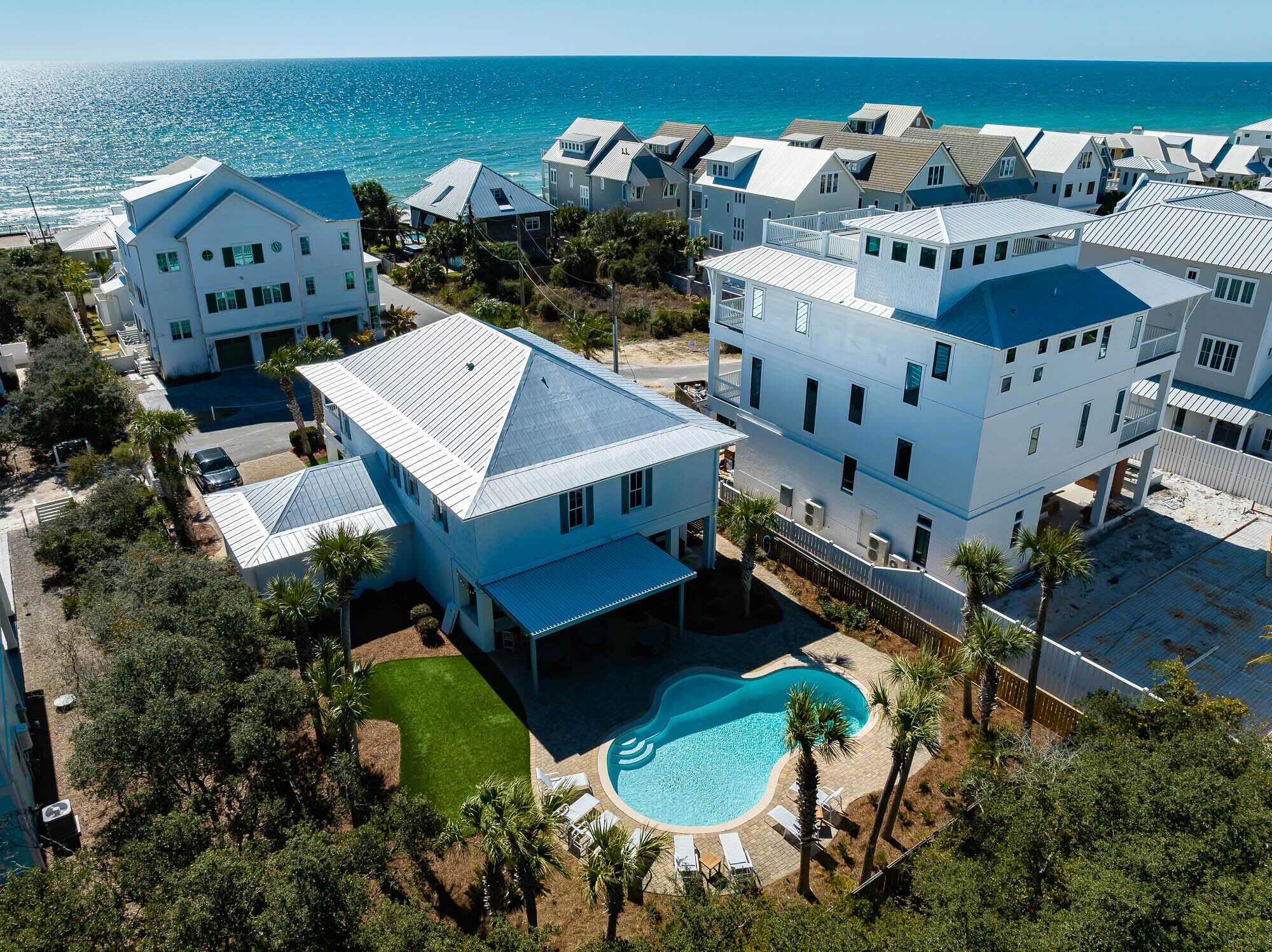 4 minute walk to beach access at S. Wall st access. Free Beach set up Mar-Oct.