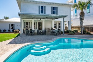 Outdoor pool, a heated pool -  Private pool Sleeps 20. 2min walk to beach. Free beach set ups plenty of Beach! (Rosemary Beach)