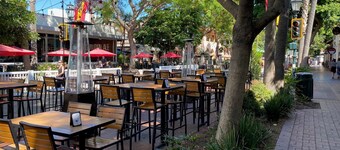 West Beach Villa 1 - Stay in the heart of West Beach, Funk Zone & State St!