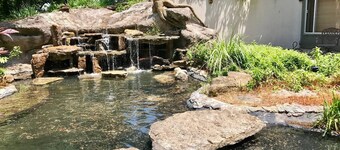 WATERFALL WALKOUT & HILLTOP RETREAT, SCHLAFEN 12+, 4BR * 2BA