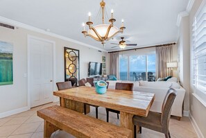 智能電視、DVD 播放機、書籍、影像庫