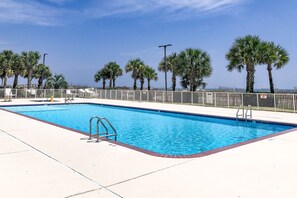 من حمّامات السباحة المغطاة، حمّام سباحة خارجي