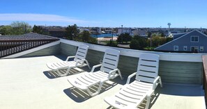 Terrace/patio - Ideal Location of Harvey Cedars, just steps from the Bay, 3-4 min walk to beach (Harvey Cedars)