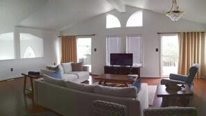 Smart TV - Ideal Location of Harvey Cedars, just steps from the Bay, 3-4 min walk to beach (Harvey Cedars)