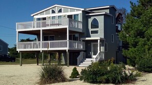 Exterior - Ideal Location of Harvey Cedars, just steps from the Bay, 3-4 min walk to beach (Harvey Cedars)
