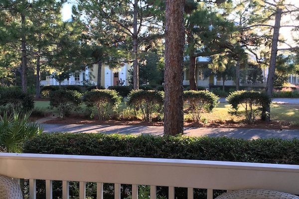 The house is on a cul de sac so the traffic is minimal.