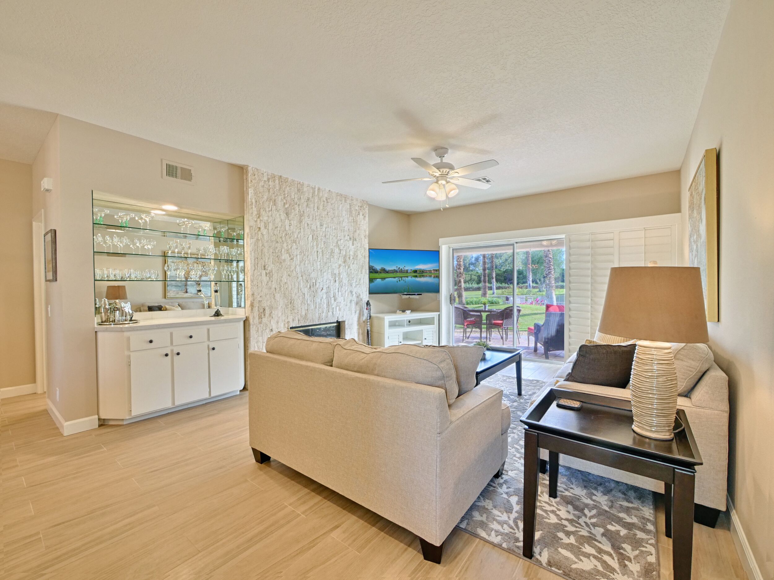 Bright and Comfortable East Facing Condo With Gorgeous Views
