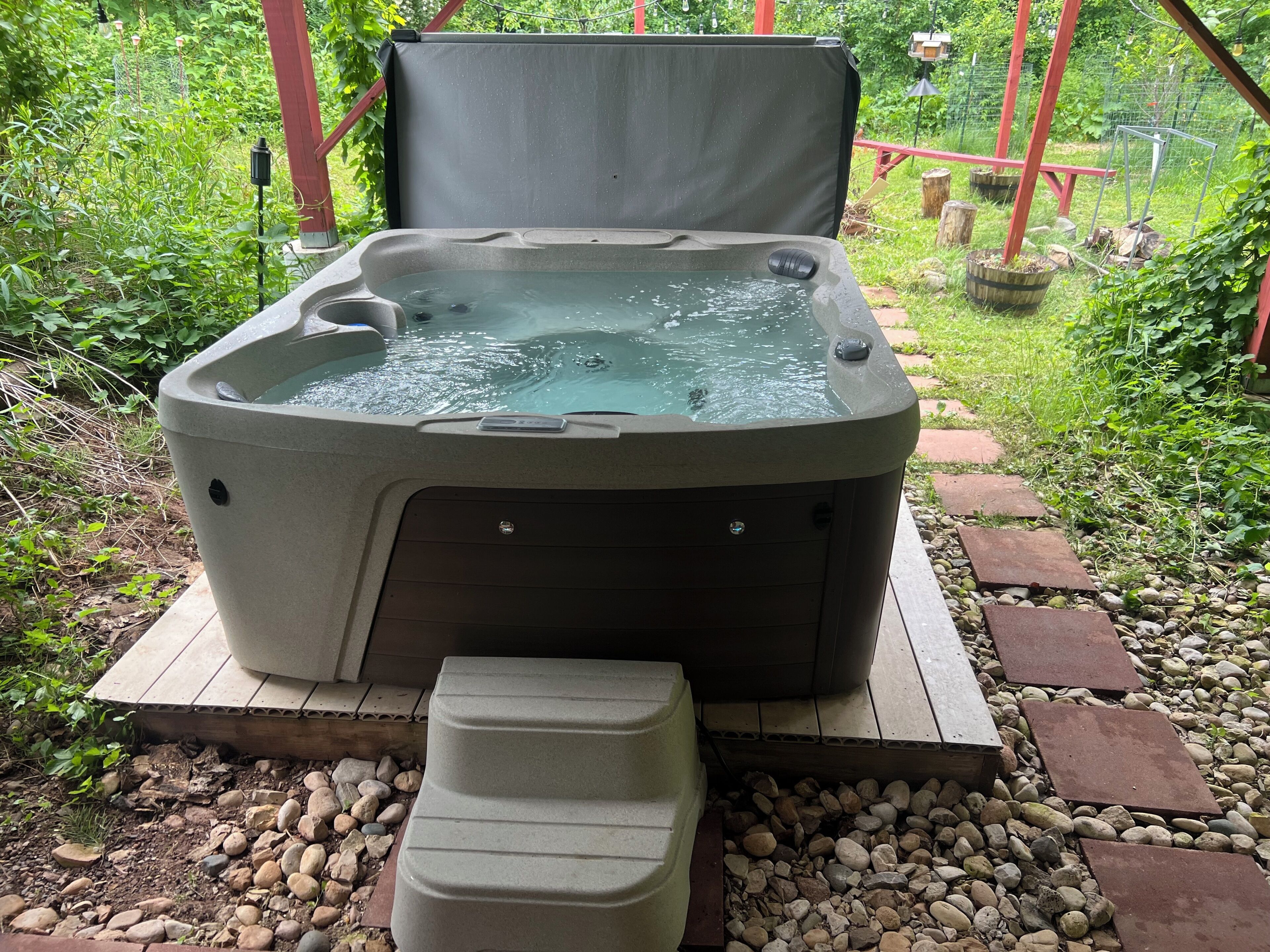 Outdoor spa tub