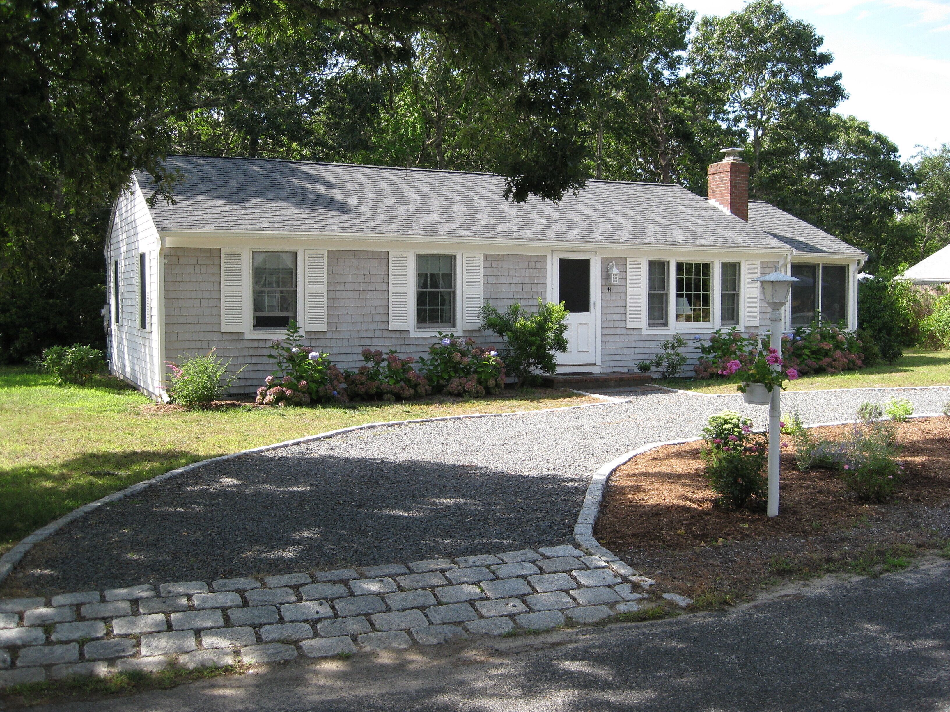 Lovely 3-Bedroom House In A Great Residential Neighborhood 