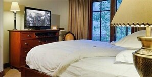 2 bedrooms, in-room safe, iron/ironing board, WiFi