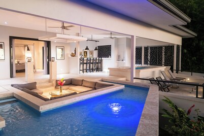 Luxury 6 BR Ocean View Villa w/Pool/Hot Tub/Game Room/Concierge & A/C throughout