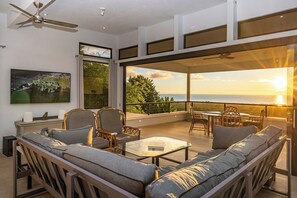 Smart TV, foosball, books, music library - Luxury 5BR Ocean View Villa w/ Pool/Hot Tub/Game Room/Concierge & A/C (Uvita)