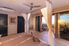 5 chambres, coffres-forts dans les chambres, bureau