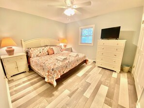 5 bedrooms, iron/ironing board, WiFi, bed sheets