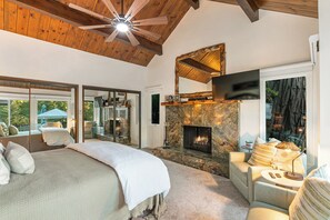 3 多间卧室、办公桌、熨斗/熨衣板、旅行婴儿床