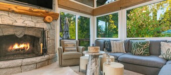 Nyligt ombygget LAKEFRONT i Coveted Blue Jay Bay