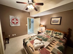 3 habitaciones, tabla de planchar con plancha y cuna de viaje