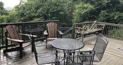 Blowing Rock NC
Large Cabin - Sleeps 14
Appalachian Ski Mountain