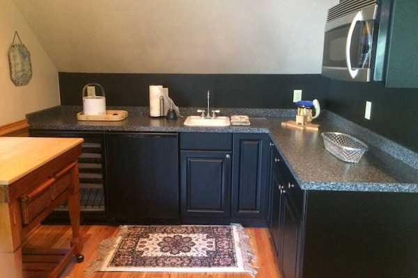 Køleskab, mikrobølgeovn, ovn, kogeplade