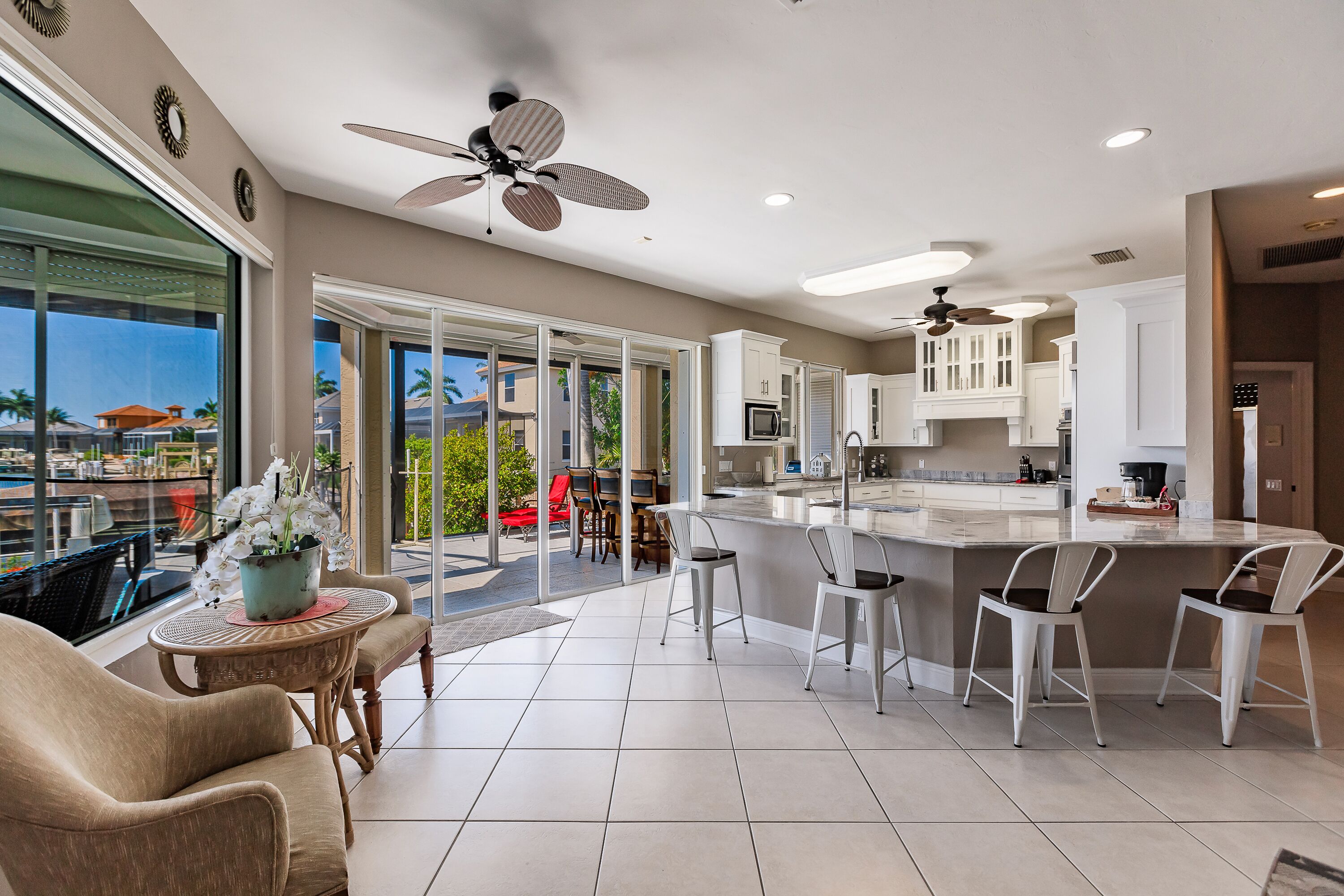  冰箱、微波炉、烤箱、炉灶