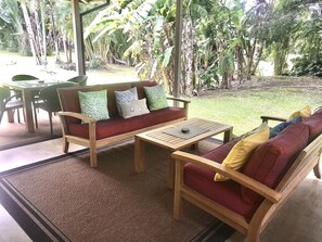 Outdoor dining - Special quiet, romantic, cozy home in a special place, Heavenly Hana. Lucky you! (Hāna)