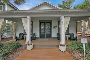 Exterior detail - Barefoot Bungalow-Cozy Retreat, Seacrest 30A Pet Friendly,4 Bikes,6 beach chairs (Rosemary Beach)