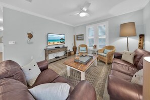 Smart TV, DVD player, books - Barefoot Bungalow-Cozy Retreat, Seacrest 30A Pet Friendly,4 Bikes,6 beach chairs (Rosemary Beach)