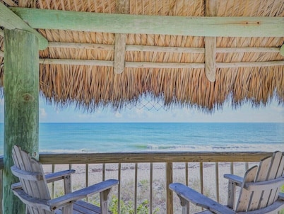 BEACH HOUSE WITH PRIVATE SALTWATER POOL & SPA + WALK TO BEACH 