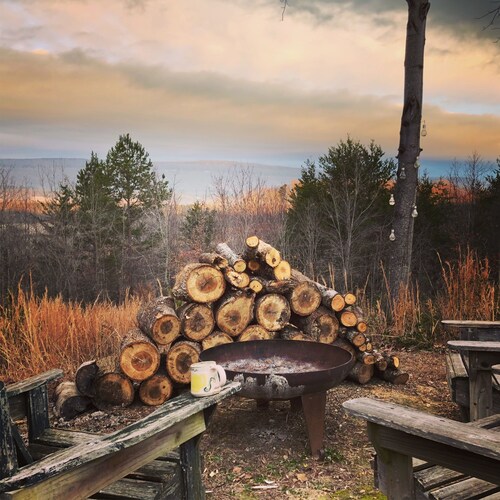 Secluded Log Cabin with Mountain Views. Hot Tub & 'Seasonal' Heated Pool