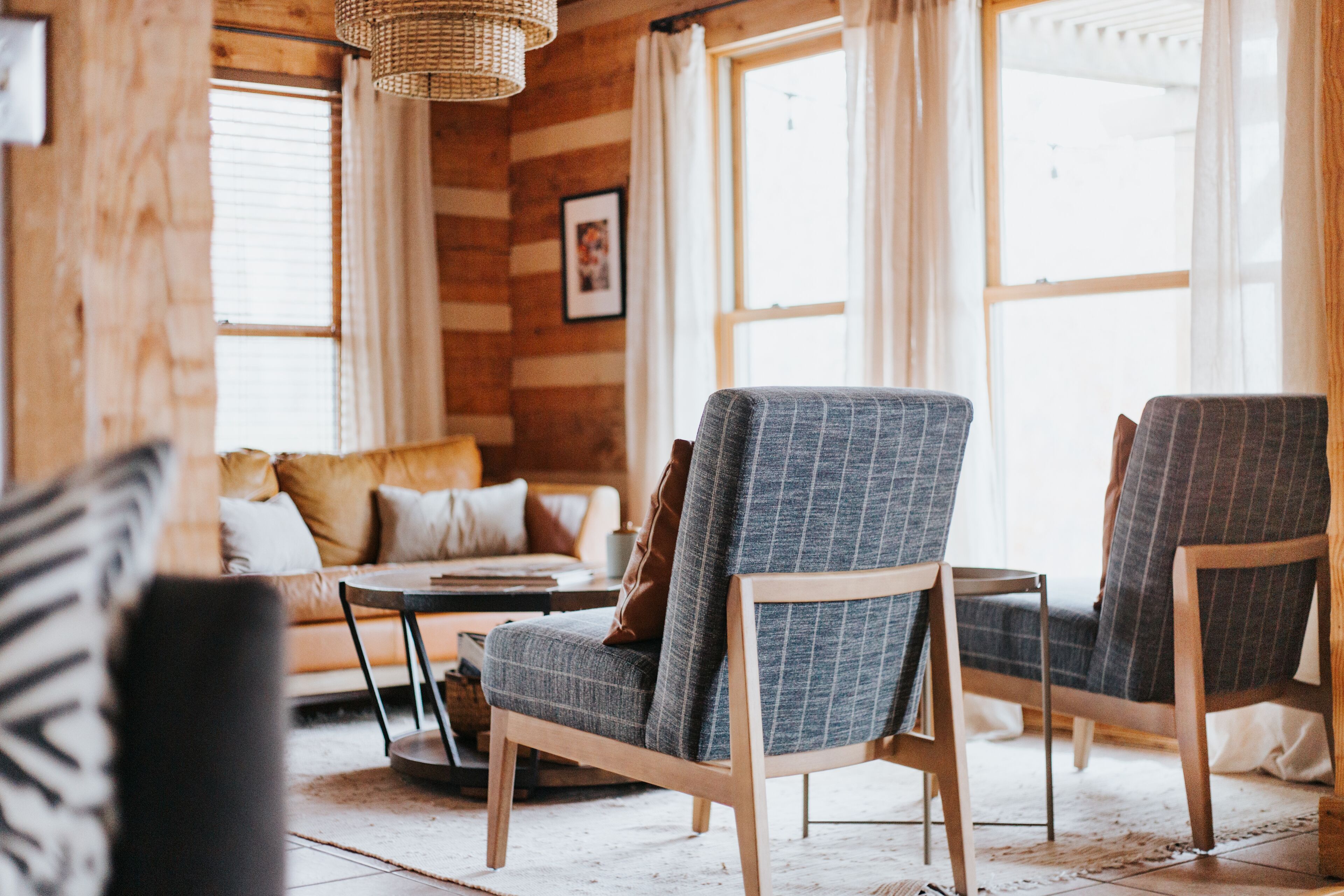 Smart TV, fireplace, video games, books