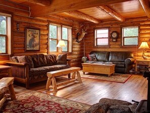 Smart-TV, Kamin, Bücher