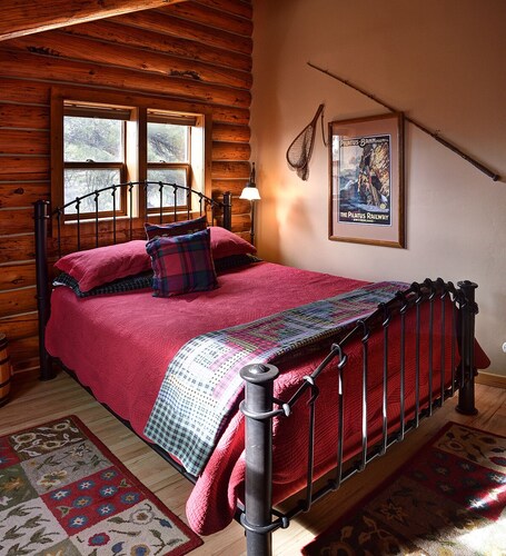 Modern Log Cabin in Colorado Wilderness
