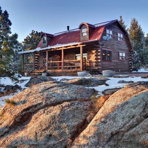 Modern Log Cabin in Colorado Wilderness