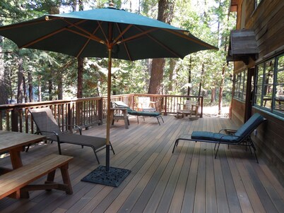Twain Harte cabin right near town, sleeps 10
