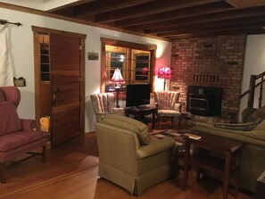 Smart TV, fireplace, DVD player