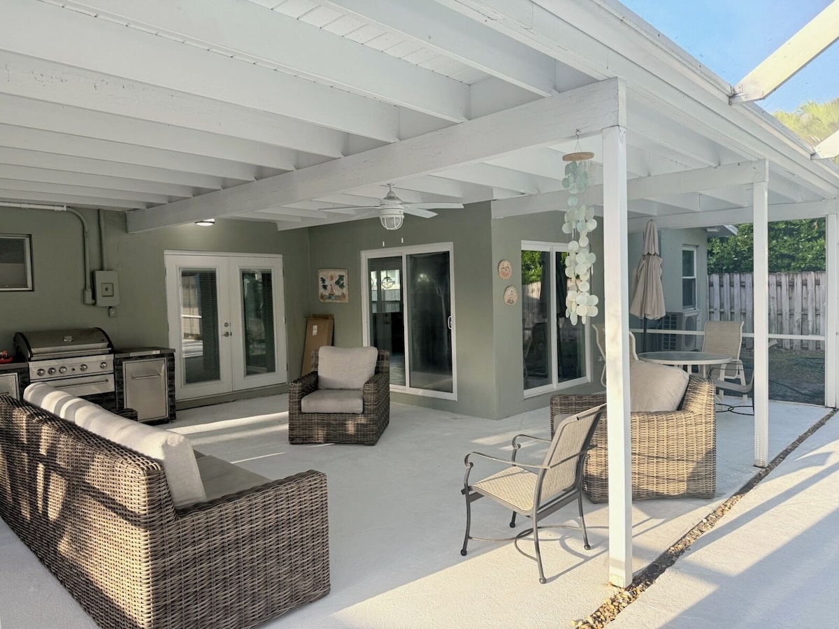 Photo 5 of Great location!!! Old Naples Pool Home - Walk to the beach, shops, restaurants.