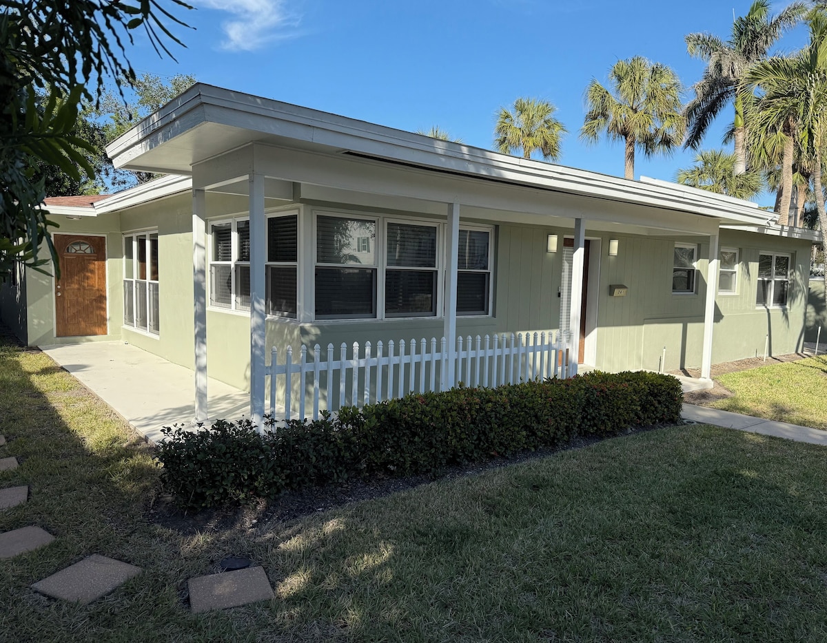 Photo 7 of Great location!!! Old Naples Pool Home - Walk to the beach, shops, restaurants.
