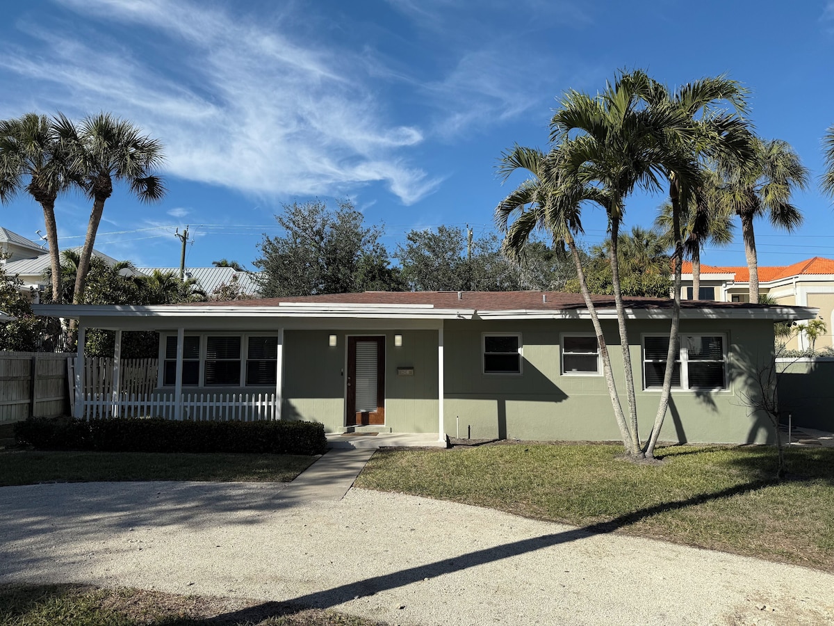 Photo 8 of Great location!!! Old Naples Pool Home - Walk to the beach, shops, restaurants.