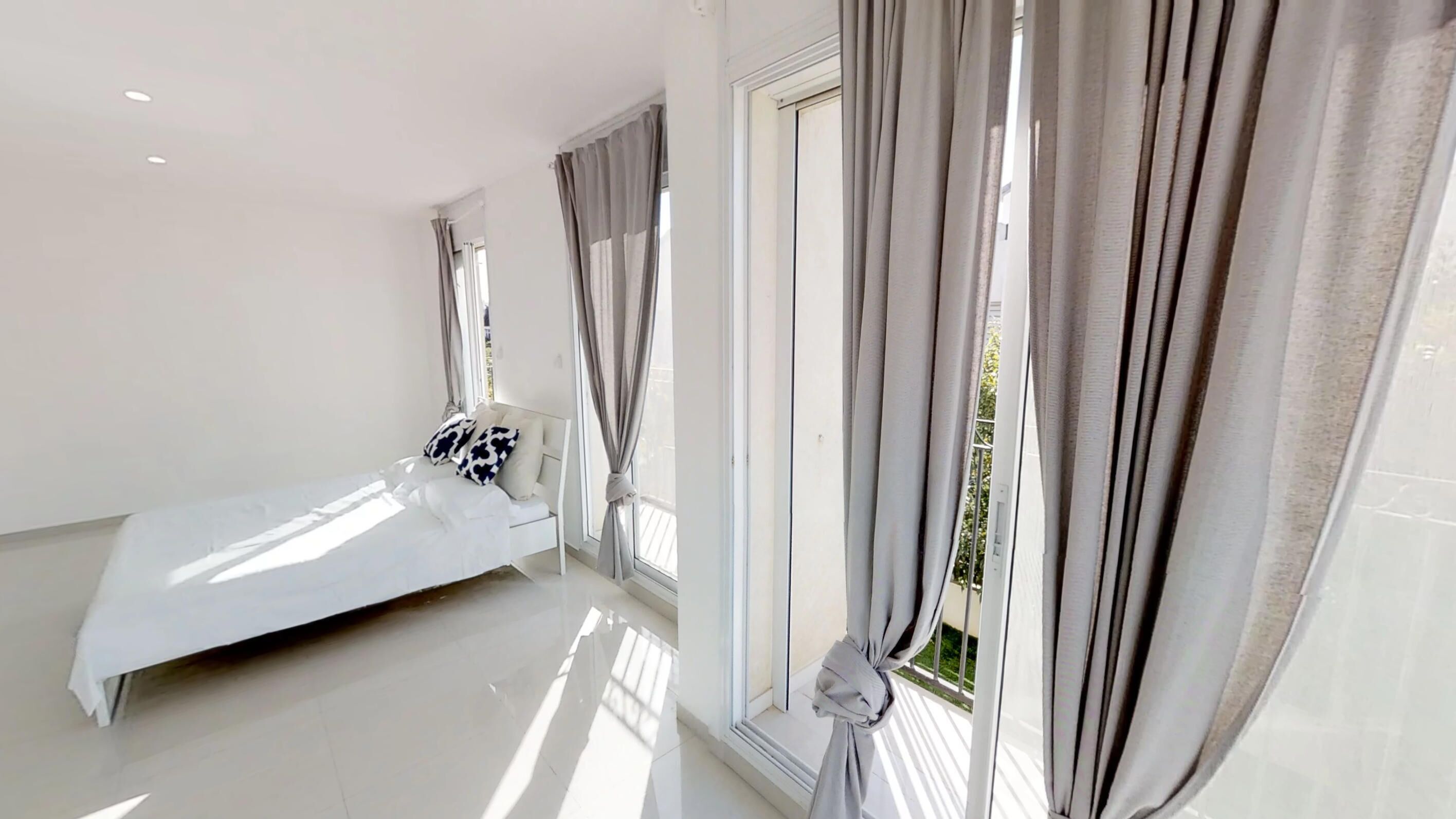 6 chambres, fer et planche à repasser, Wi-Fi, draps fournis