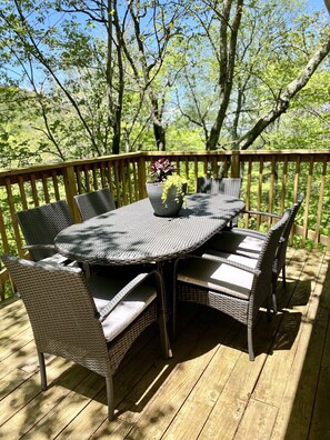 Outdoor dining - Great Location/100 yd. to lift, Club Member, Walk To Resort & Fire pit!  (Beech Mountain)