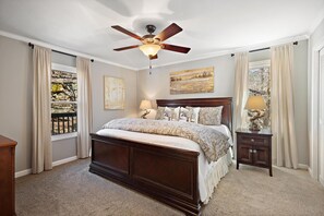 4 bedrooms, iron/ironing board, free WiFi, bed sheets - Great Location/100 yd. to lift, Club Member, Walk To Resort & Fire pit!  (Beech Mountain)