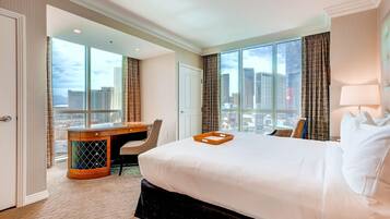 2 bedrooms, in-room safe, desk, iron/ironing board